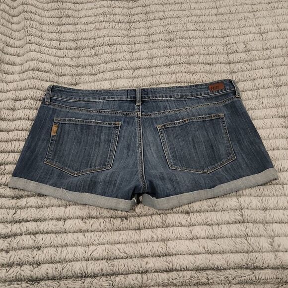 Medium wash Paige roll up jean shorts size 32. - Picture 6 of 9